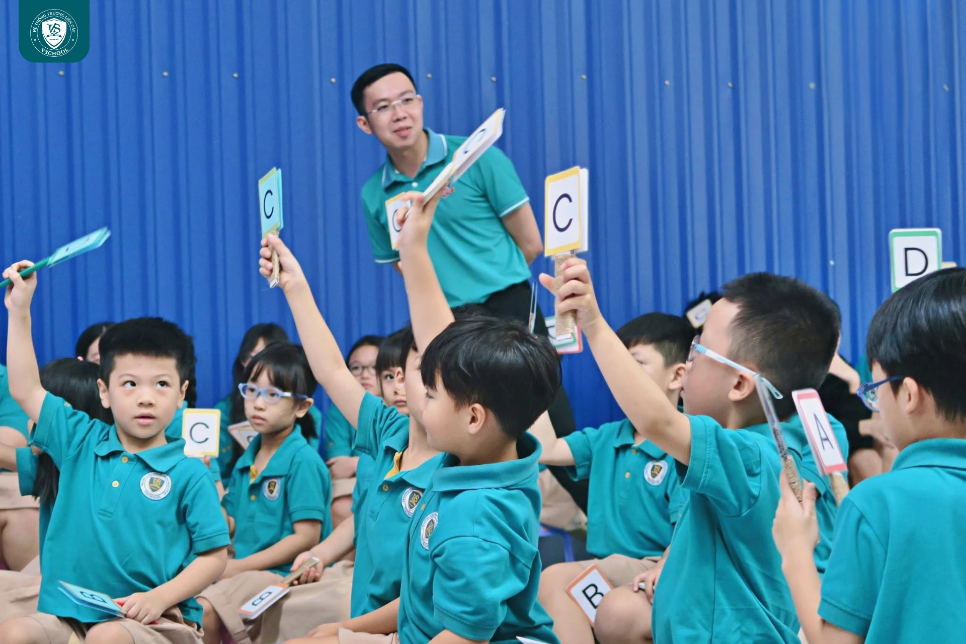 Học Sinh VSCHOOL được học tập thông qua những hoạt động trải nghiệm thực tế giúp các em tiếp thu kiến thức tốt hơn