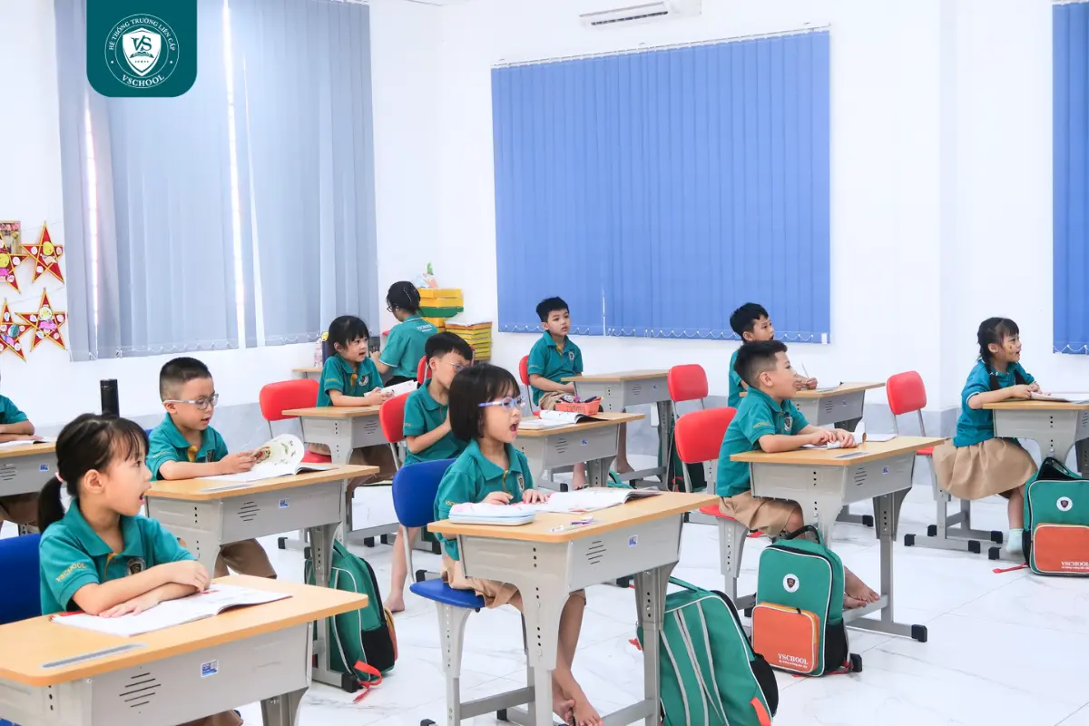 Trường Tiểu học VSCHOOL mang đến môi trường học tập hiện đại, giúp học sinh chủ động tiếp thu kiến thức, phát triển toàn diện và tự tin trong từng tiết học.