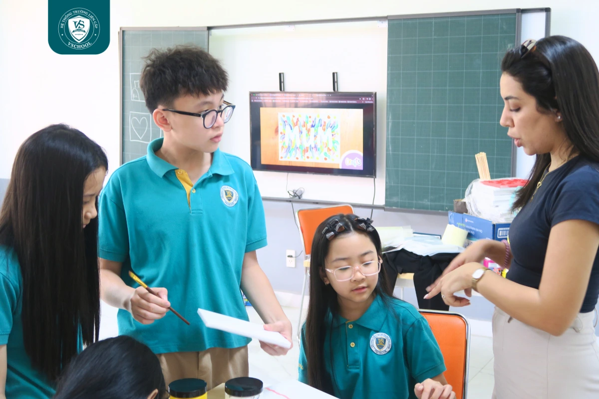 Chương trình học kết hợp kiến thức và kỹ năng tại Trường THCS VSCHOOL