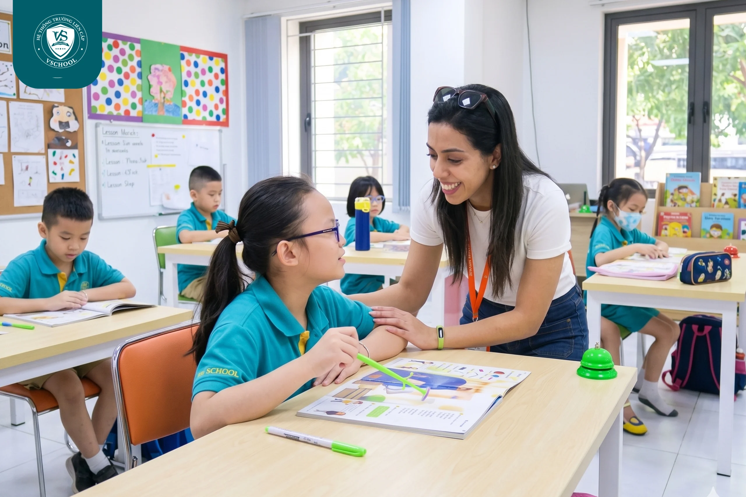 Thông qua Chương trình Cambridge, học sinh được khuyến khích thảo luận, đặt câu hỏi và trình bày ý tưởng bằng tiếng Anh, từng bước hình thành tư duy phản biện và kỹ năng giao tiếp quốc tế.