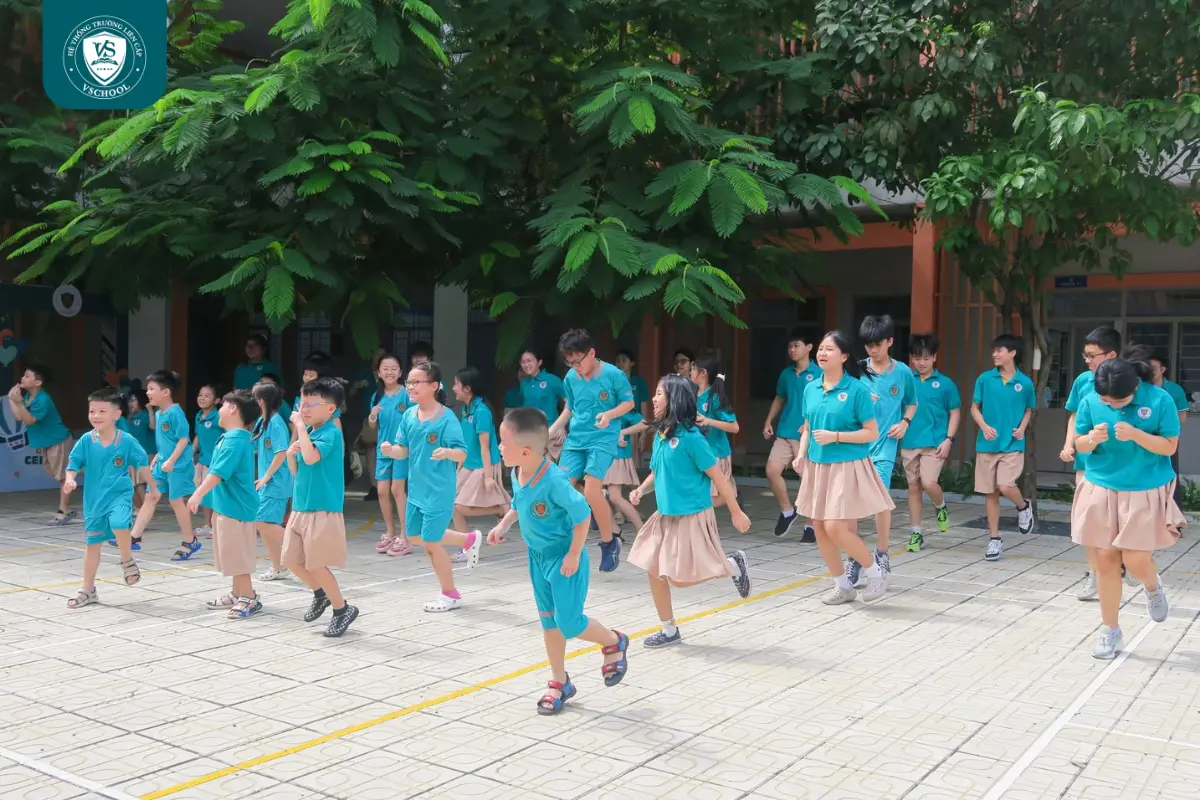 VSCHOOL mang đến môi trường học tập năng động, nơi học sinh được phát triển thể chất, kỹ năng và tinh thần tập thể