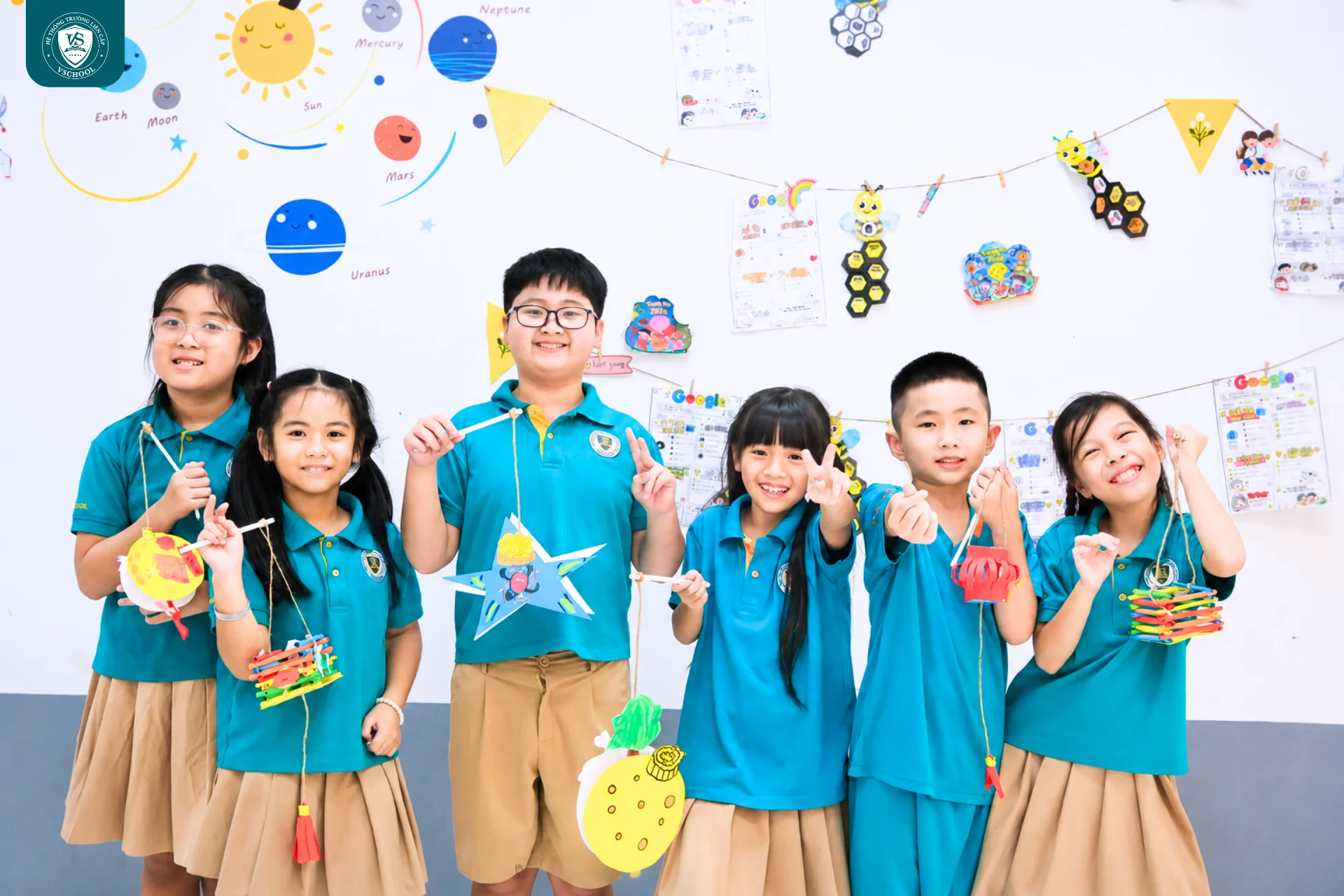 Những chiếc lồng đèn đầy sắc màu do VSCHOOLers tự tay sáng tạo và trang trí