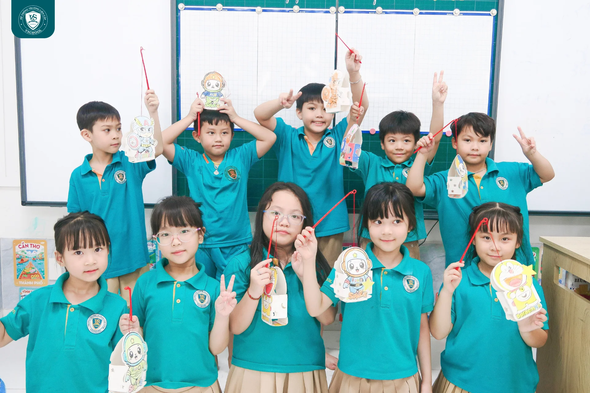 VSCHOOLers cùng Thầy Cô và bạn bè rước đèn, khép lại một mùa Trung Thu tại VSCHOOL thật trọn vẹn và đáng nhớ