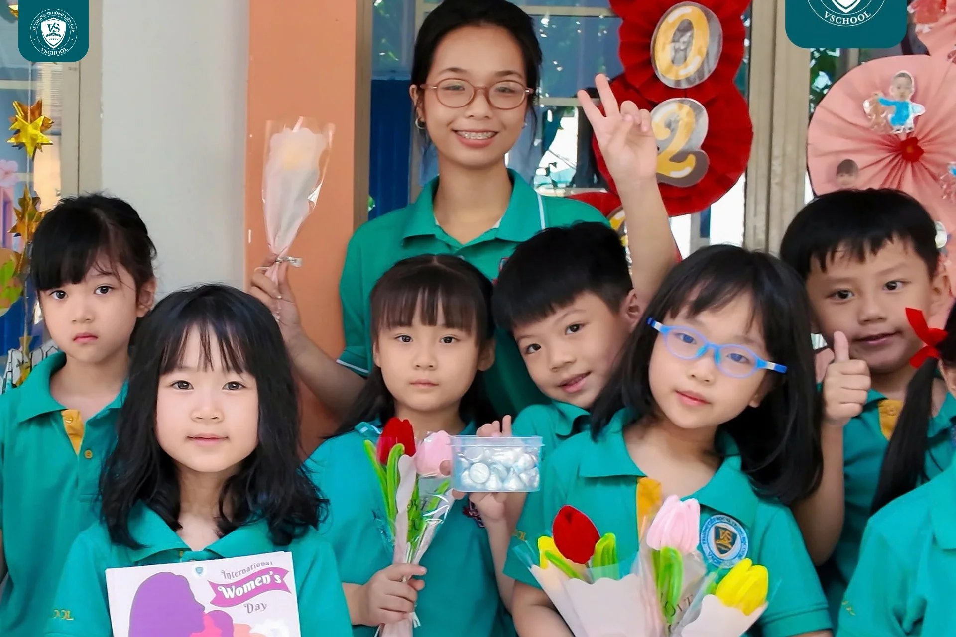 Ngày Quốc Tế Phụ Nữ 8/3 Tại VSCHOOL Trao Yêu Thương, Gửi Lời Biết Ơn
